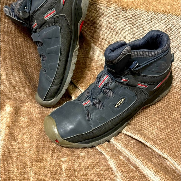 Waterproof Keen boots - Picture 6 of 11